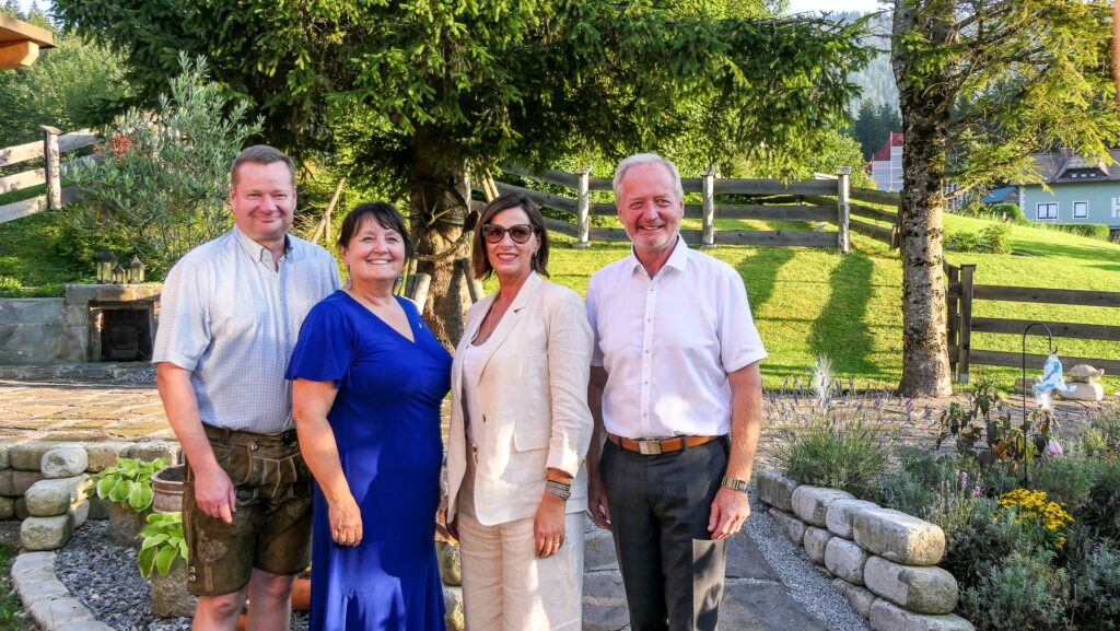 LH-Stv. Manuela Khom zu Besuch in Mariazell - Foto: Werner Girrer